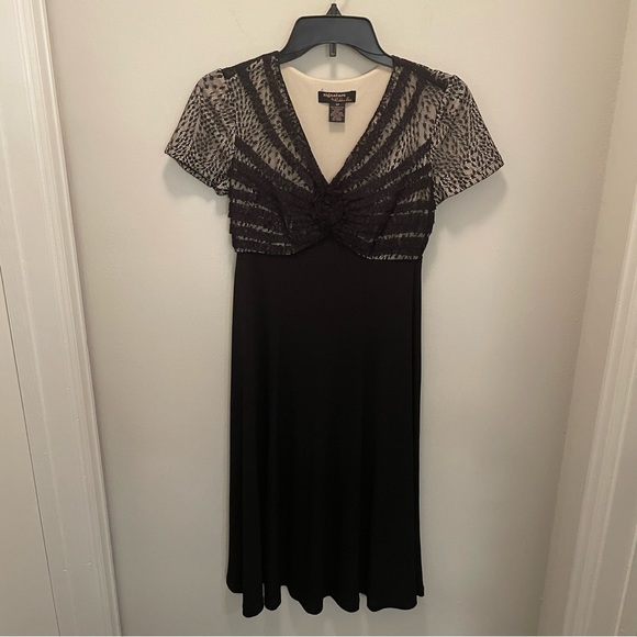 Robe Femme Signature By Robbie Bee - Taille XL, Noir Et Blanc à Volants, Longueur Genou